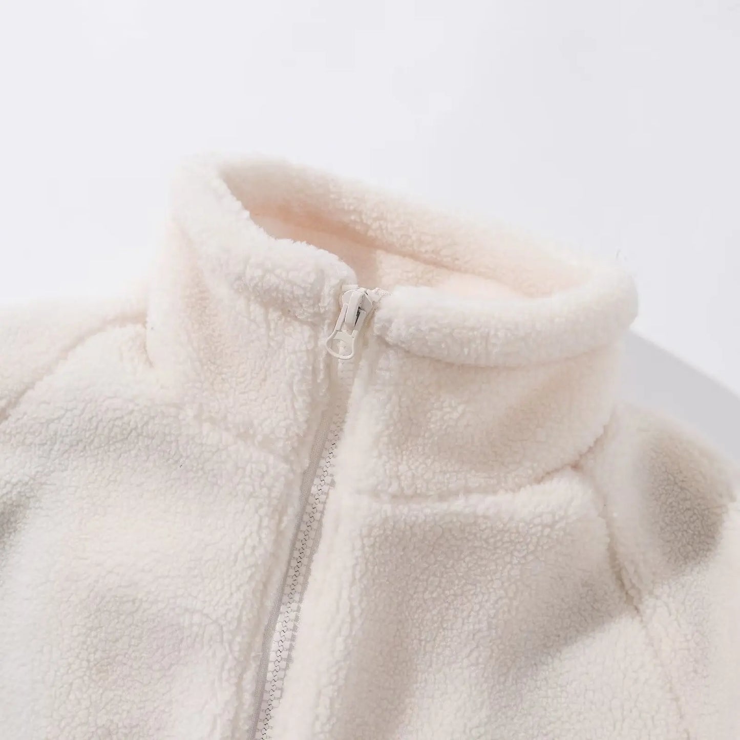 Gemütlicher Luxus: Zweifarbige Fleece-Jacke